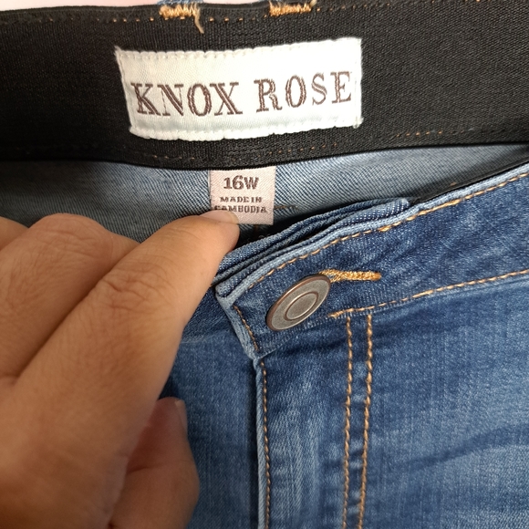 NWT Knox Rose Plus Size High Rise Distressed Bootcut Jeans Dark Wash - Picture 14 of 15
